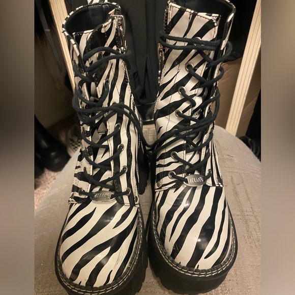 Zebra platform boots Delia’s dollskill - Picture 2 of 4